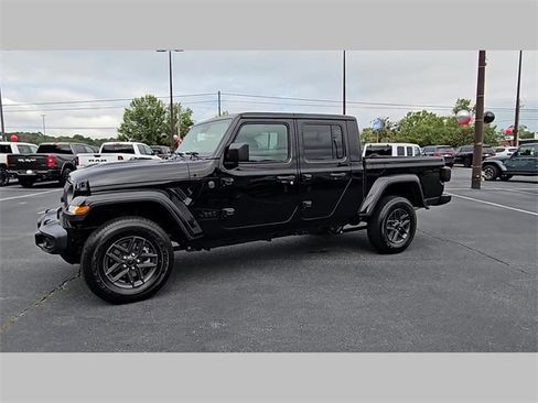 New 2025 Jeep Gladiator Sport image 22