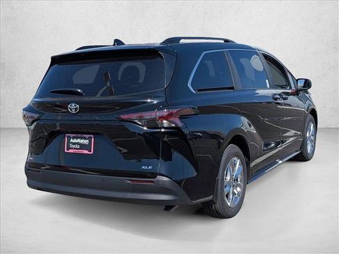 New 2026 Toyota Sienna XLE FWD image 2