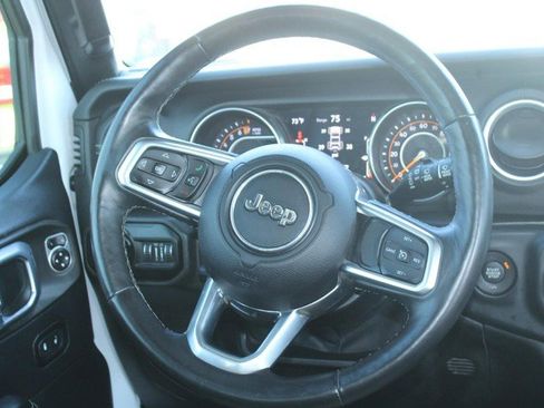 Used 2018 Jeep Wrangler Unlimited Sahara image 14