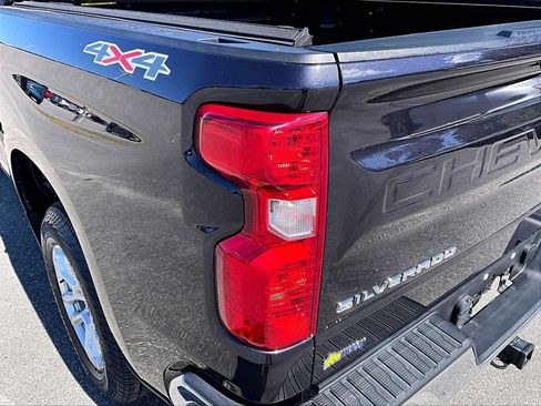 Used 2023 Chevrolet Silverado 1500 LT AWD/4WD image 35