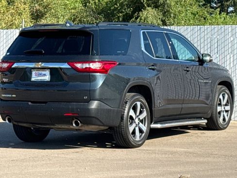 Used 2021 Chevrolet Traverse LT w/ LT Premium Package image 4
