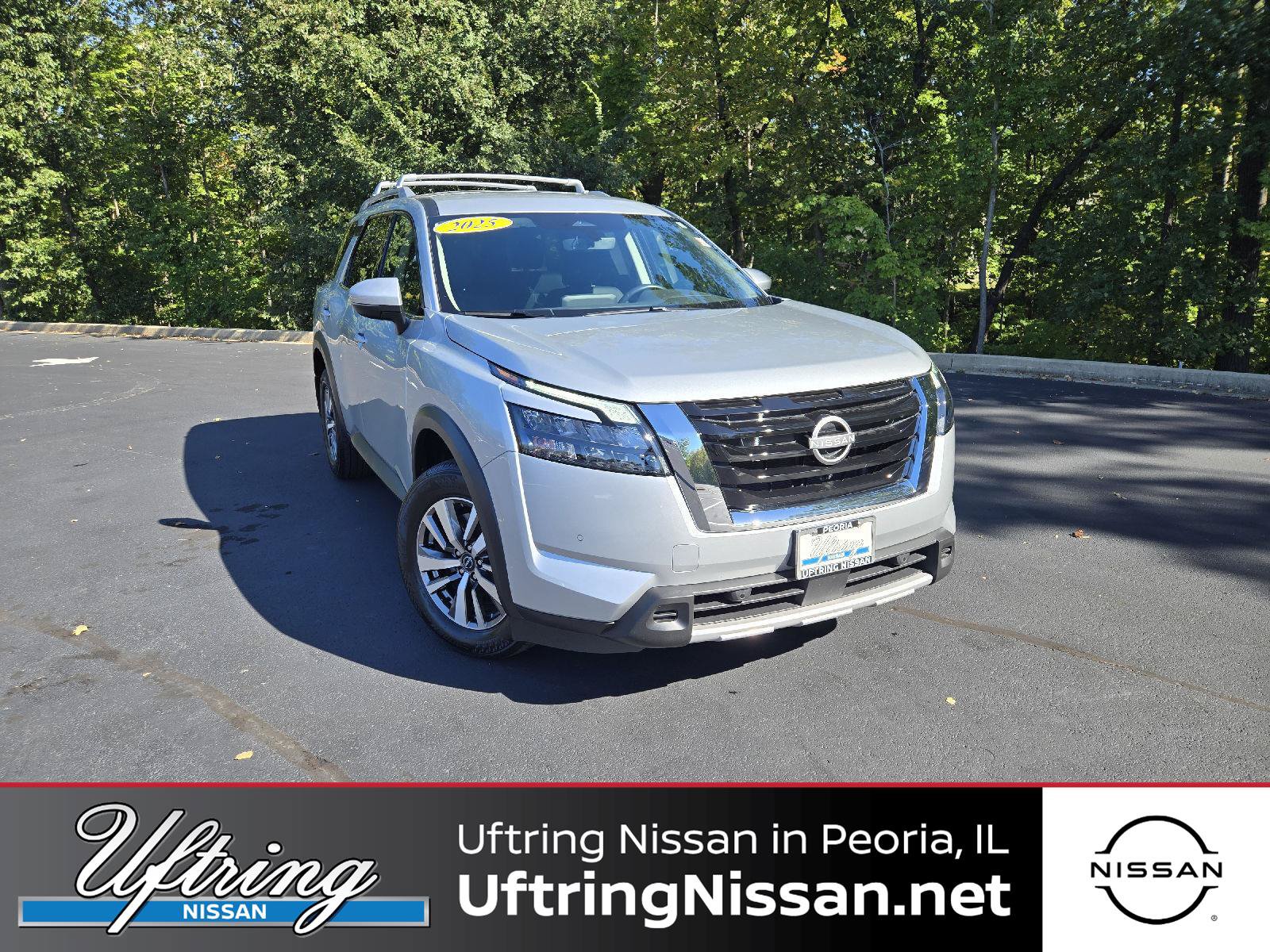 Used 2025 Nissan Pathfinder SL AWD/4WD image 1