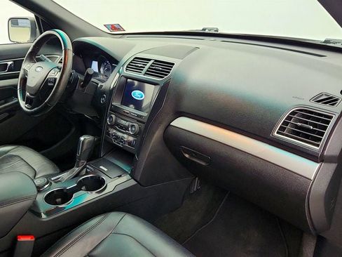 Used 2017 Ford Explorer XLT w/ Equipment Group 202A image 25