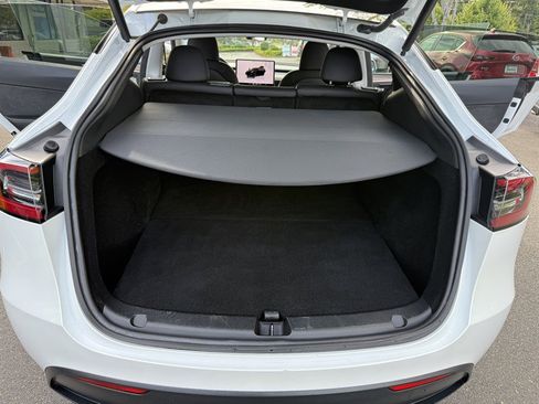 Used 2023 Tesla Model Y Performance AWD/4WD image 18