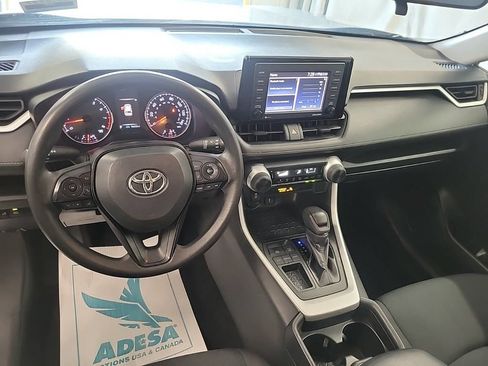 Used 2020 Toyota RAV4 LE FWD image 5