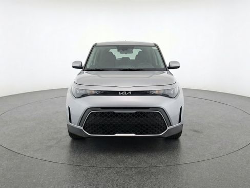 Used 2025 Kia Soul LX w/ LX Technology Package FWD image 2