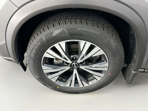 Used 2023 Nissan Rogue SV image 11