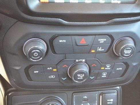 Used 2022 Jeep Renegade Latitude image 30