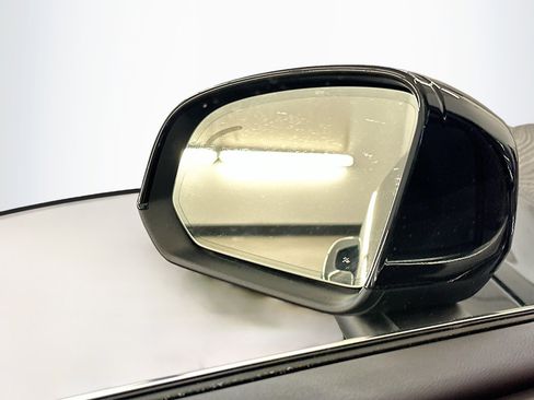 Used 2025 Volvo XC40 B5 Plus image 16