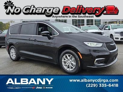New 2026 Chrysler Pacifica Select