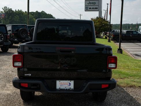 Used 2025 Jeep Gladiator Sport AWD/4WD image 8