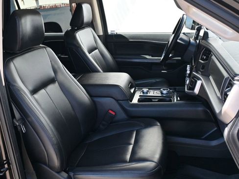 Used 2022 Ford Expedition XLT image 17