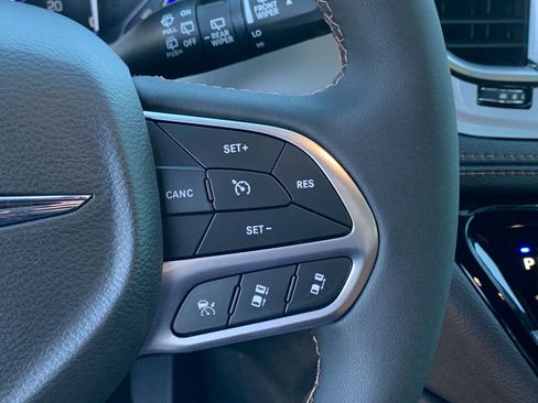 New 2026 Chrysler Pacifica Pinnacle image 32