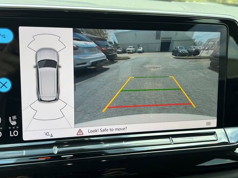 Used 2024 Volkswagen Atlas SE image 26