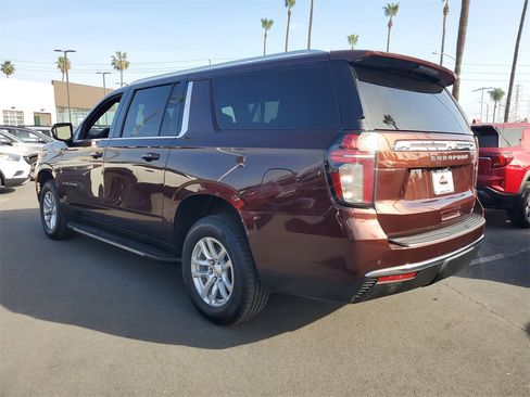 Used 2023 Chevrolet Suburban LT image 3