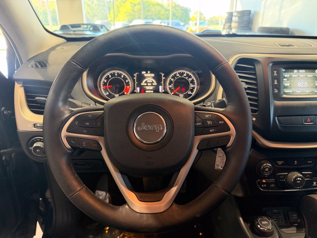 Used 2014 Jeep Cherokee Latitude w/ Cold Weather Group AWD/4WD image 9