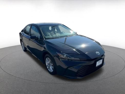 Used 2025 Toyota Camry LE image 3