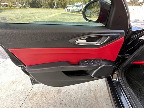 Used 2020 Alfa Romeo Giulia w/ Nero Edizione image 24