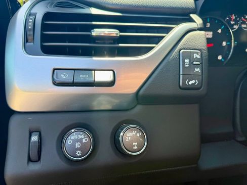 Used 2019 Chevrolet Tahoe Premier AWD/4WD image 17