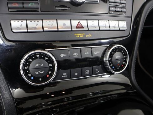 Used 2015 Mercedes-Benz SL 550 image 25