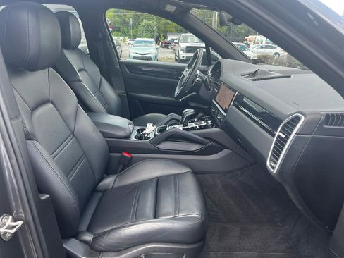 Used 2021 Porsche Cayenne AWD/4WD image 25