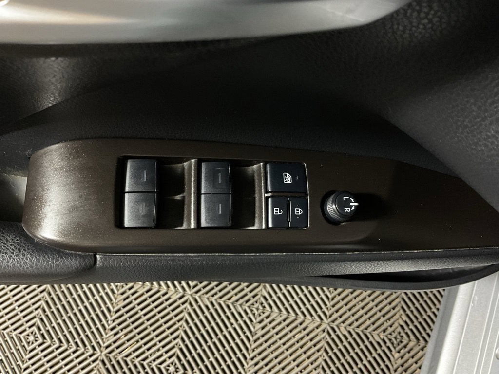 Used 2021 Toyota Camry SE FWD image 18