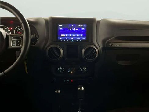 Used 2017 Jeep Wrangler Unlimited Sport w/ Connectivity Group AWD/4WD image 18