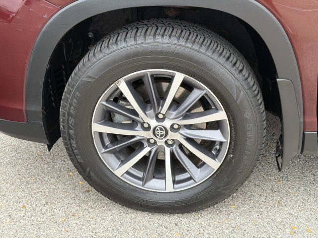 Used 2019 Toyota Highlander XLE AWD/4WD image 10