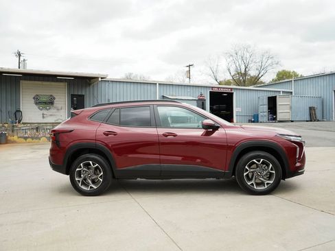 Used 2025 Chevrolet Trax LT w/ Driver Confidence Package image 3