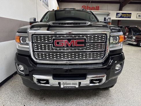 Used 2018 GMC Sierra 3500 Denali w/ Duramax Plus Package image 2