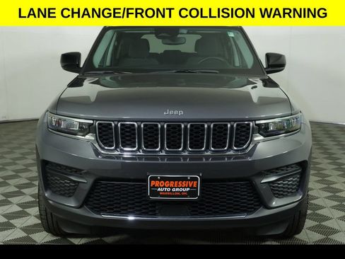 Certified 2022 Jeep Grand Cherokee Laredo w/ Luxury Tech Group I AWD/4WD image 10