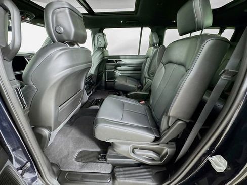 New 2025 Jeep Wagoneer L Series II image 29