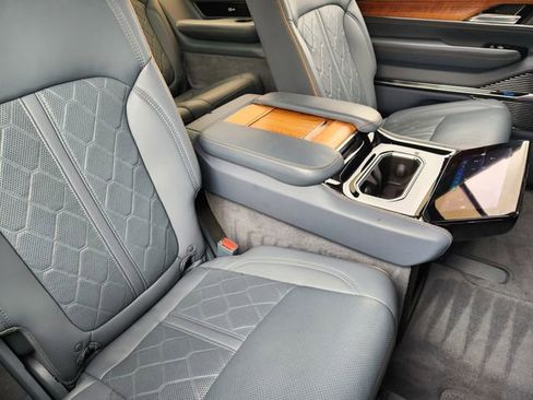 Certified 2022 Jeep Grand Wagoneer Series III AWD/4WD image 31