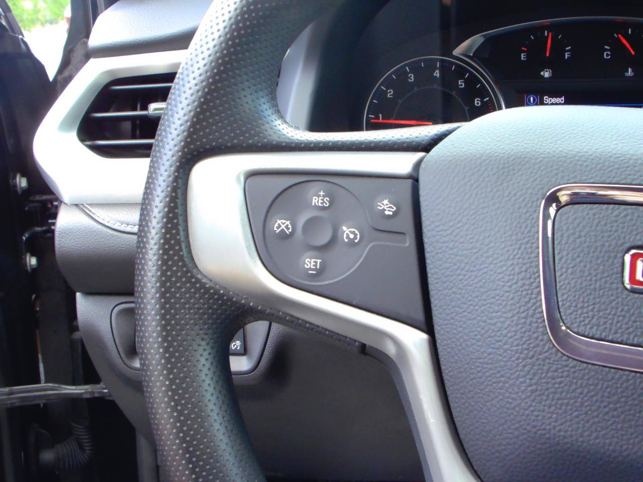Used 2023 GMC Acadia SLE w/ Driver Convenience Package AWD/4WD image 16