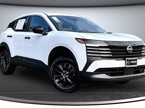 Used 2025 Nissan Kicks S image 1