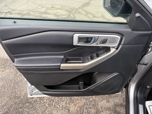 Used 2021 Ford Explorer Limited w/ Equipment Group 301A image 10