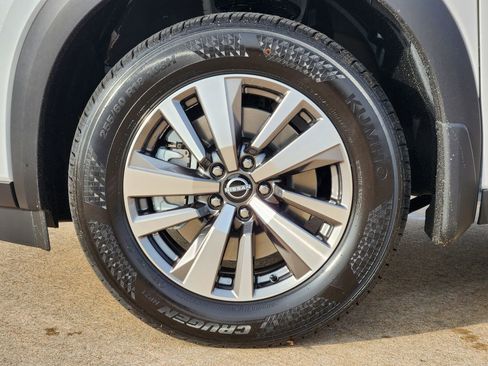 New 2025 Nissan Pathfinder SL image 11