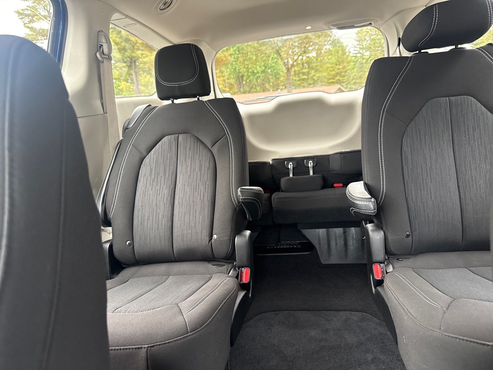 Used 2021 Chrysler Voyager LX FWD image 15