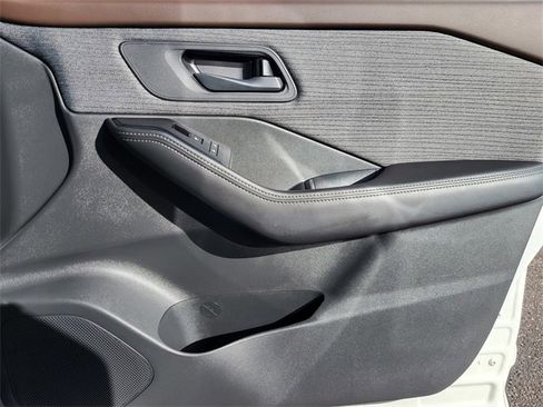 Used 2021 Nissan Rogue S image 26