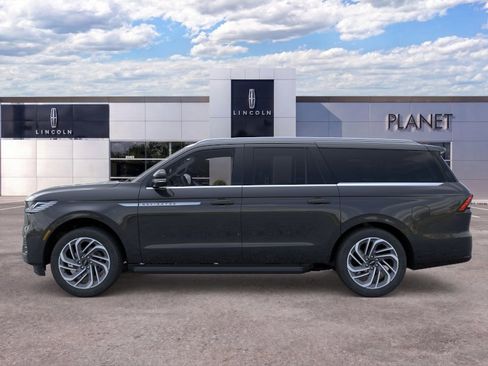 New 2026 Lincoln Navigator L Premier AWD/4WD image 3