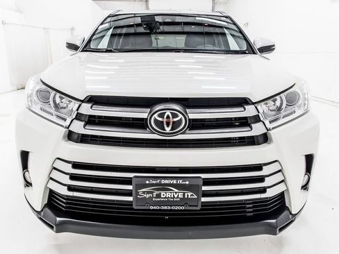 Used 2019 Toyota Highlander XLE AWD/4WD image 10