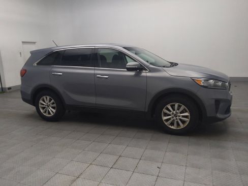 Used 2020 Kia Sorento LX image 11