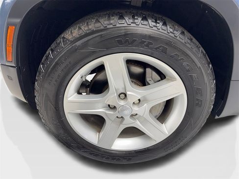 Used 2020 Land Rover Defender 110 SE image 82