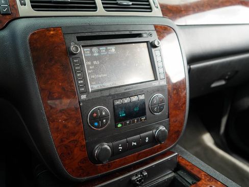 Used 2013 Chevrolet Avalanche LTZ RWD image 8