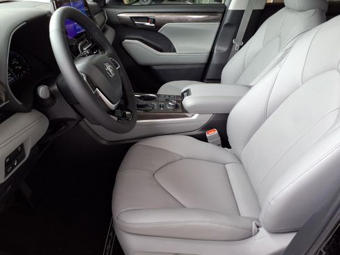 New 2026 Toyota Highlander Limited AWD/4WD image 10