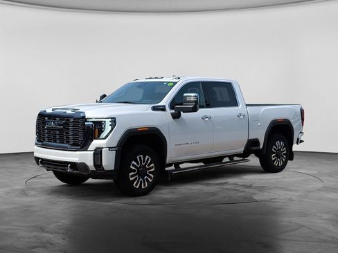Used 2024 GMC Sierra 3500 Denali Ultimate AWD/4WD image 3