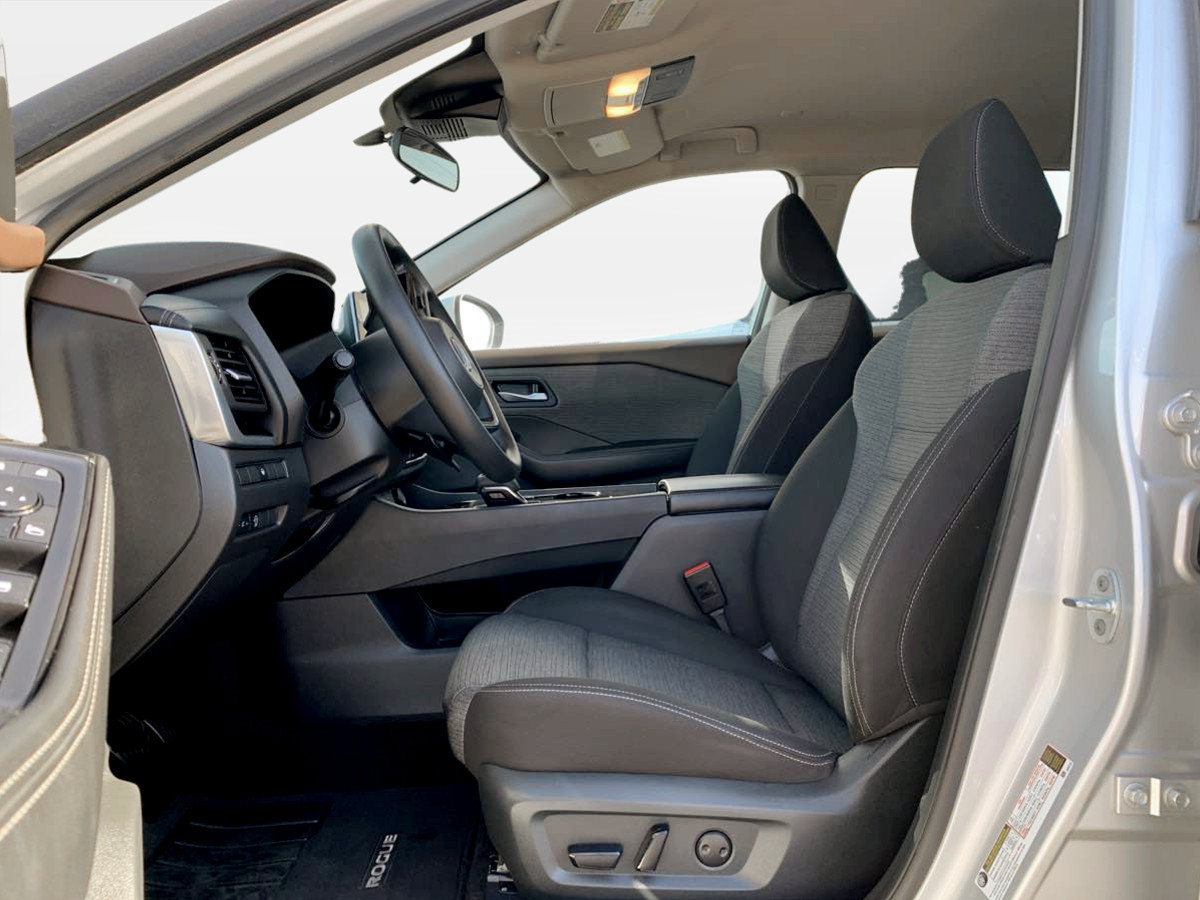 Used 2023 Nissan Rogue SV FWD image 15