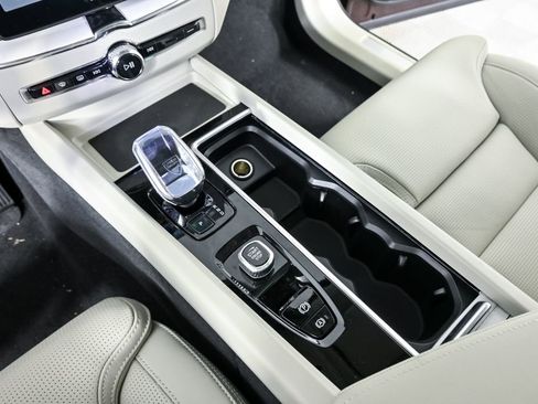 New 2026 Volvo XC60 B5 Ultra w/ Protection Package Premier image 17