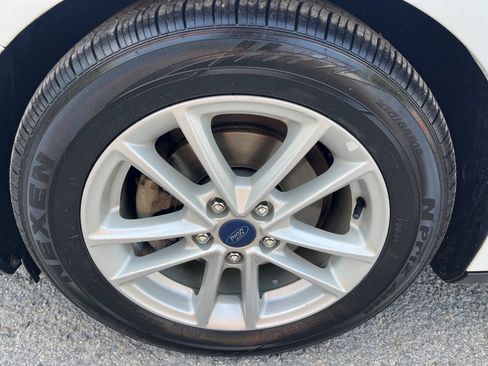 Used 2015 Ford Focus SE image 32