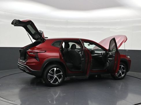 Used 2025 Chevrolet Trax RS FWD image 31